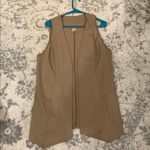 Trendy tan vest!